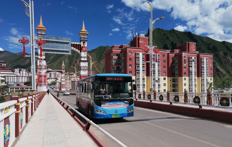雪域高原上的“便捷公交”——援藏的金旅纯电动公交车交付西藏昌都