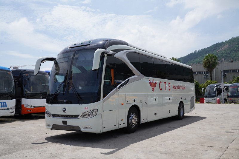 又一批高端客车发运非洲  金旅领航者驶入科特迪瓦